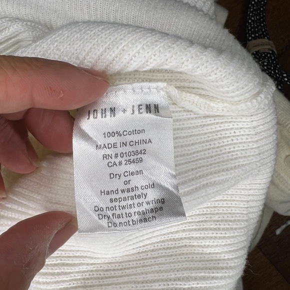 John + Jenn white ribbed long sleeve sweater M - Picture 3 of 4